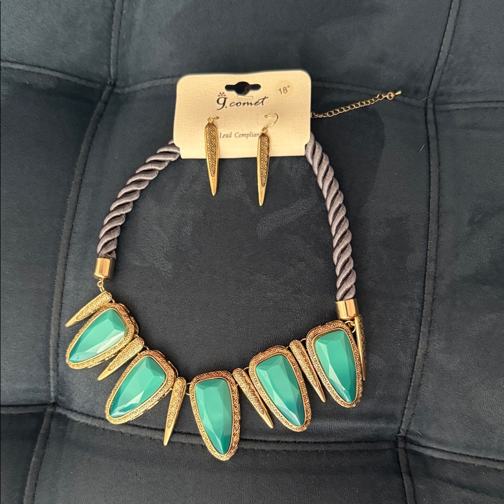 Gold and Green Necklace Set